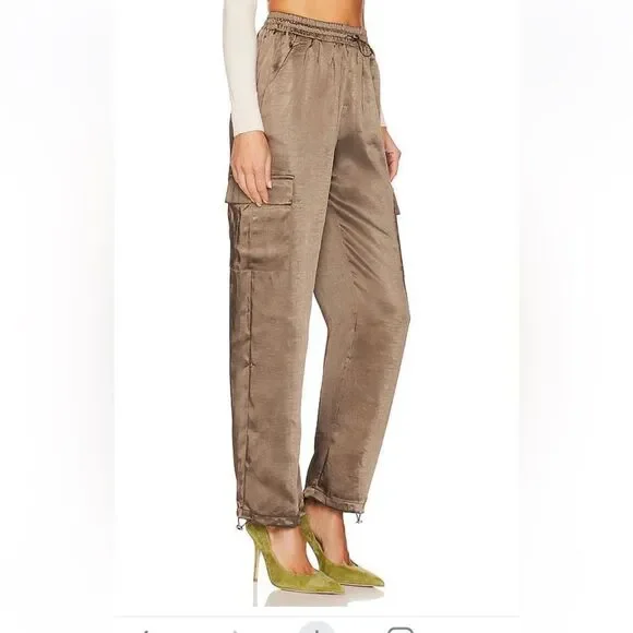Superdown Rita Cargo Pants Olive green satin track jogger pull on Revolve NWT - Picture 5 of 11